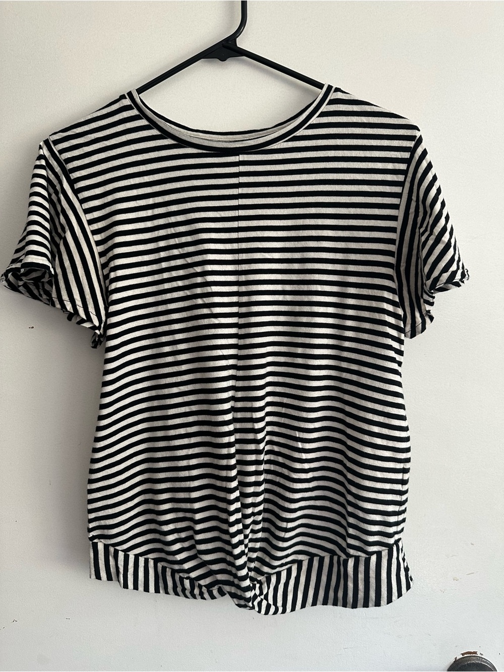 Banana Republic Black & White Striped Women’s Knot Hem Top